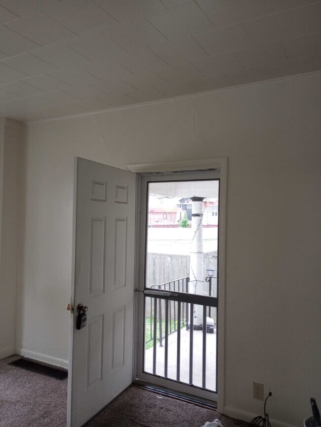 Building Photo - Welcome Home to Your Charming 2-Bedroom Apartment in Troy!