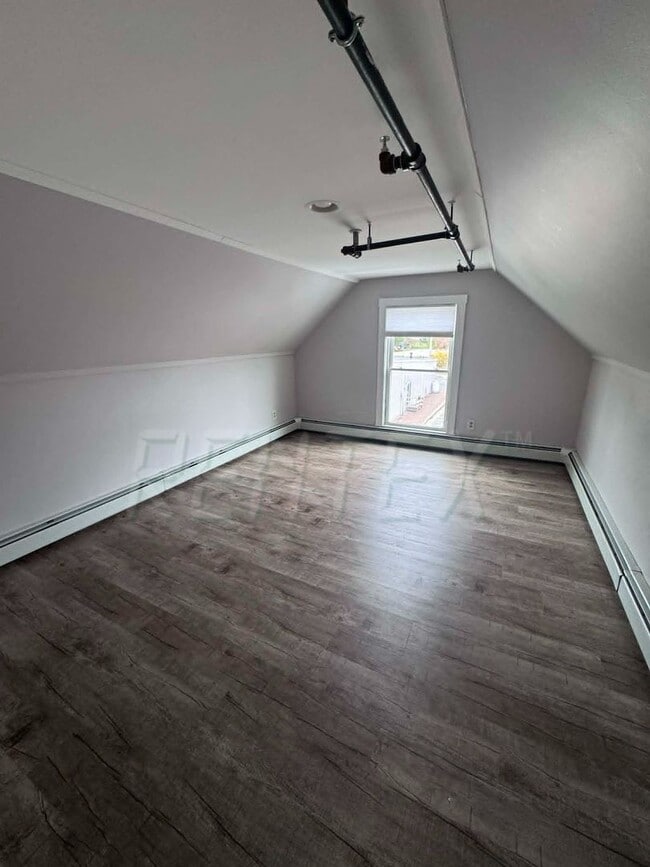 Building Photo - Apartment in Downtown Lisbon Falls