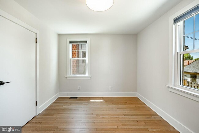 Building Photo - 149 2nd Ave