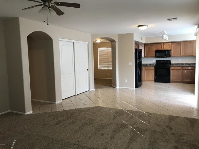 Building Photo - 29252 N Rosewood Dr