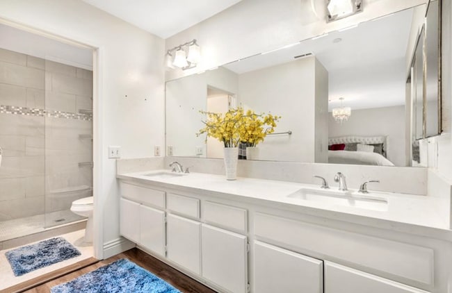 Building Photo - Exclusive Corona Del Mar Condo