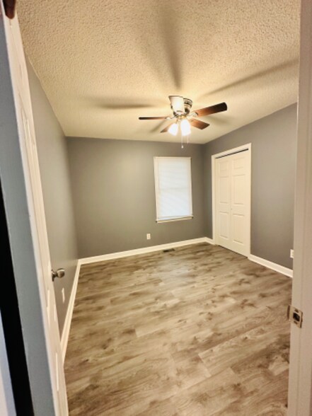 Building Photo - 712 Lancelot Dr