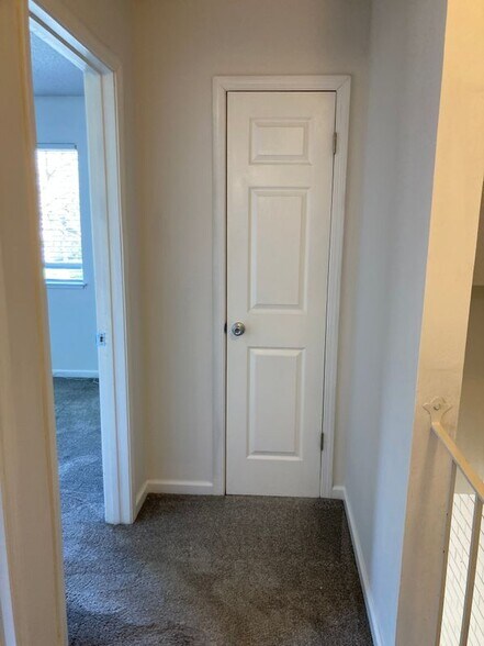 Building Photo - 5062 Rhode Island Dr