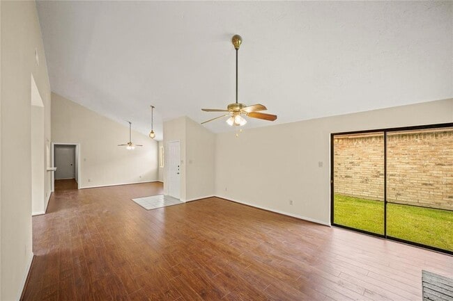 Building Photo - 3409 Meadway Dr