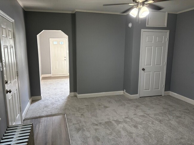 Building Photo - 2756 Latonia Ave