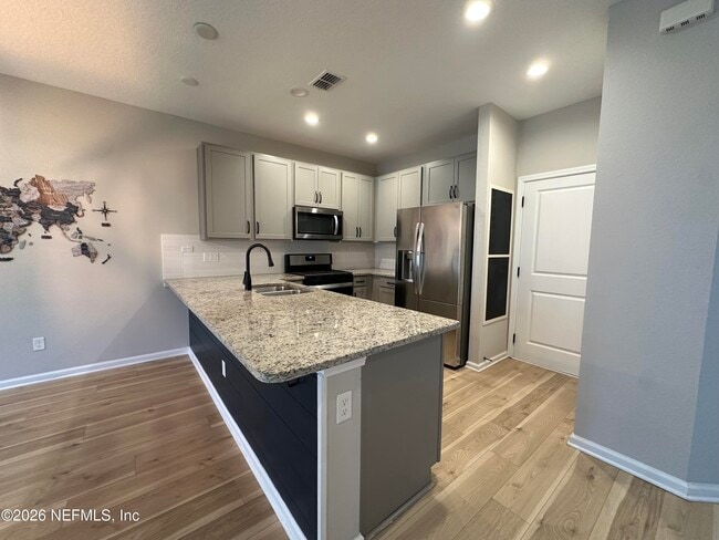 Building Photo - 61 Pinebury Ln