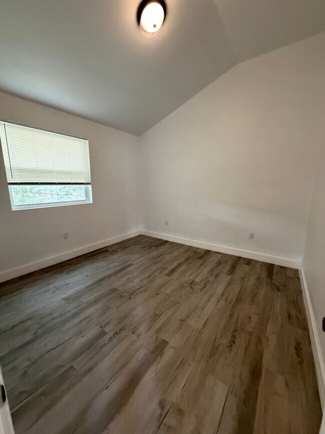 Building Photo - Arlington