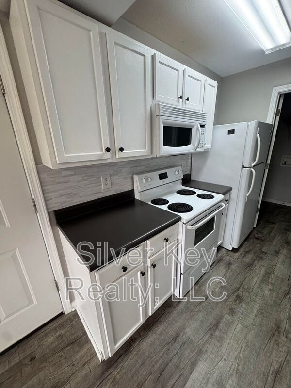 Building Photo - 236 Willow Creek Drive