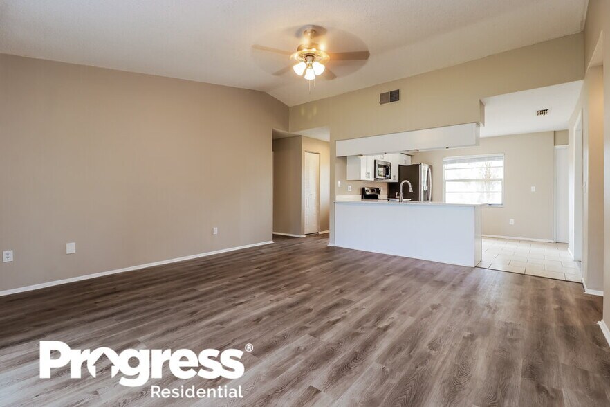 Building Photo - 4910 Hi Vista Cir