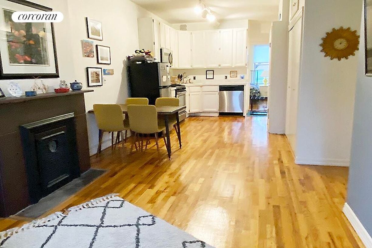 Building Photo - 401 Douglass St