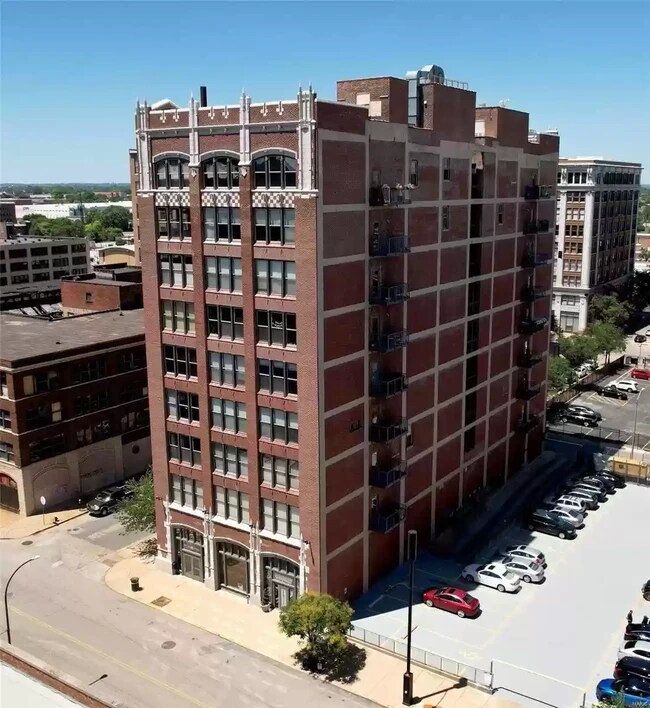 Building aerial view - 1627 Locust St