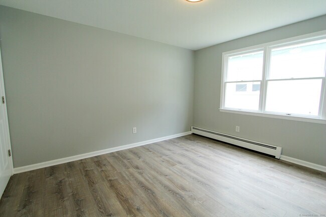 Building Photo - 17 Pinehurst Ave