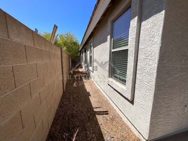 Building Photo - 16612 W Cottonwood St