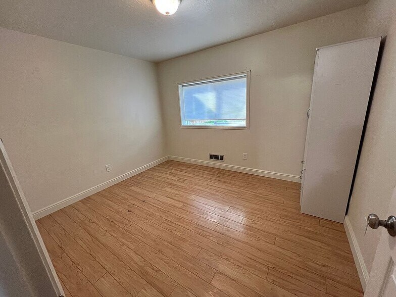 Building Photo - 403 Evans Dr