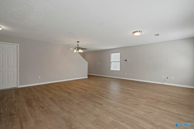 Building Photo - 102 Whitestone Dr NE