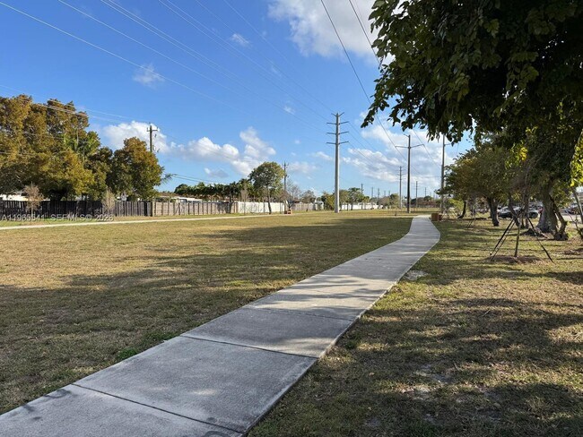 Building Photo - 7520 W 15th Ct