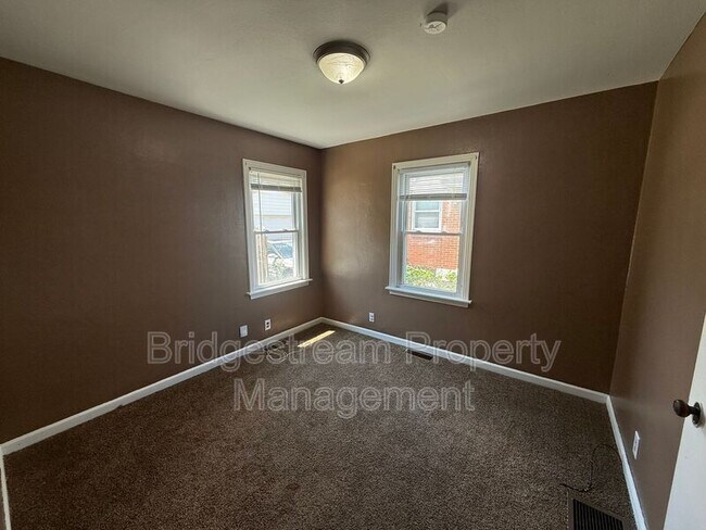 Building Photo - 4040 Elliot Ave