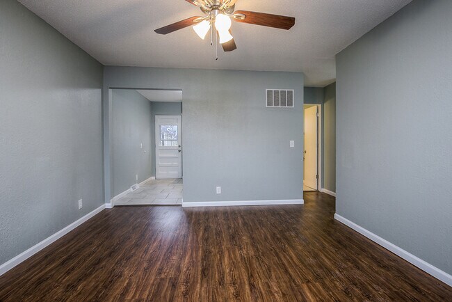 Building Photo - 510 NE Corder St