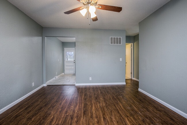 Building Photo - 514 NE Corder St