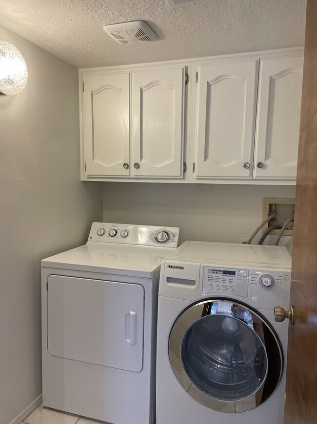 Building Photo - 11504 Lawson Ct NE