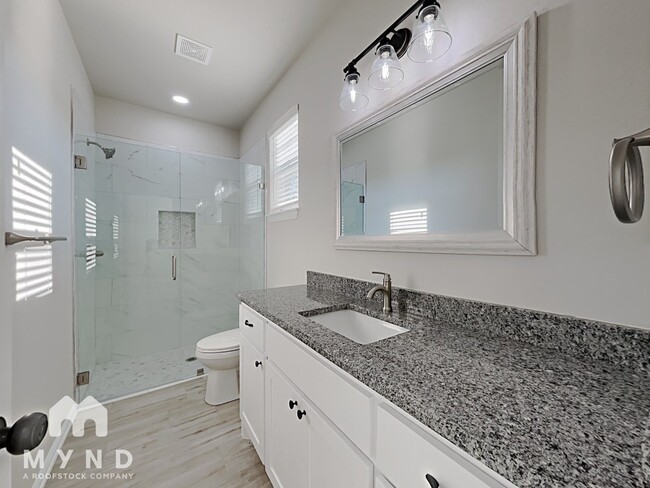 Building Photo - 5612 San Jacinto Dr