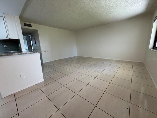 Building Photo - 3300 Fox Chase Cir