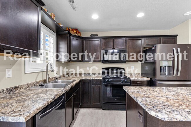 Building Photo - Pleasant Grove Townhome