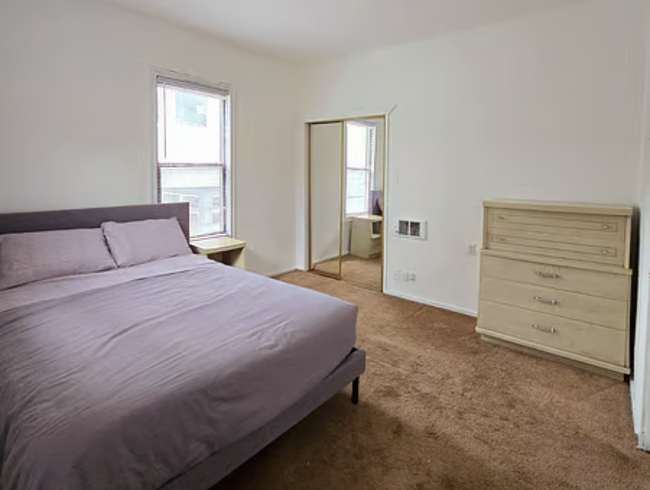 Main Bedroom with A/C, Air Filter, Queen Bed - 1512 17th Ave S