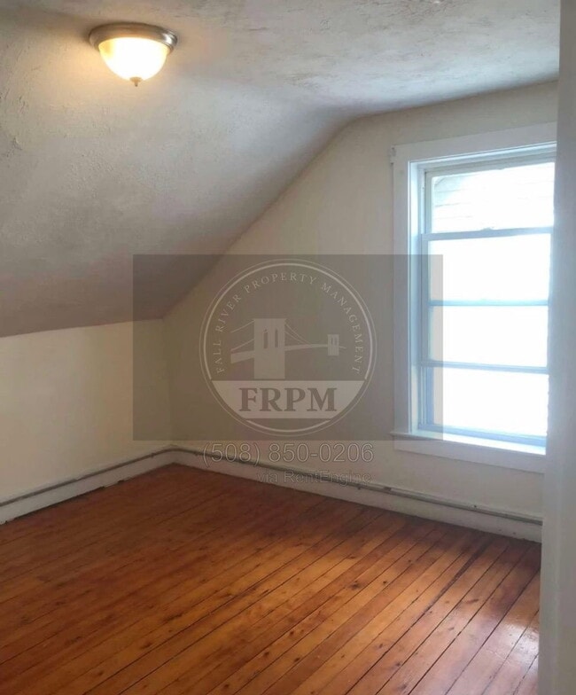 Building Photo - 118 Seabury St