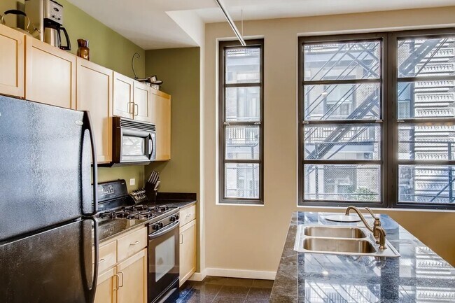 Building Photo - 5 N Wabash Ave