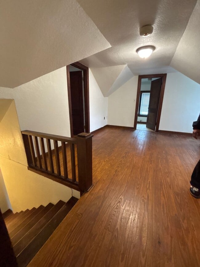 Building Photo - 4 Bedroom House / South Jackson