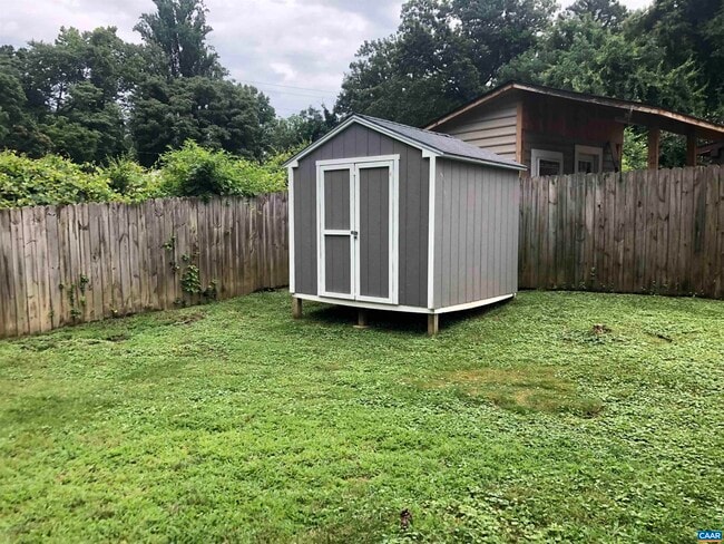 Building Photo - 206 Greentree Park