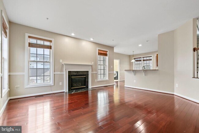 Building Photo - 23209 Robin Song Dr