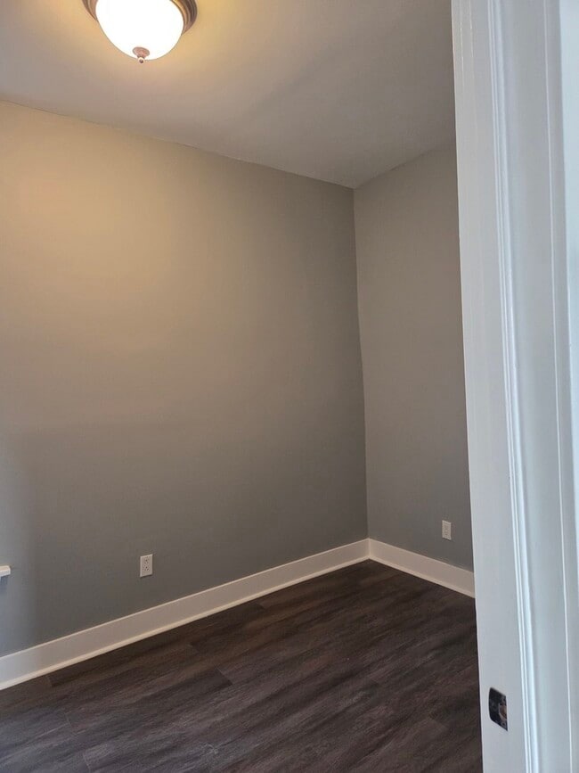 Building Photo - 1425 W 62nd St