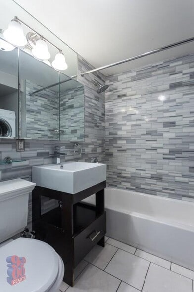 Building Photo - 234 E 14th St