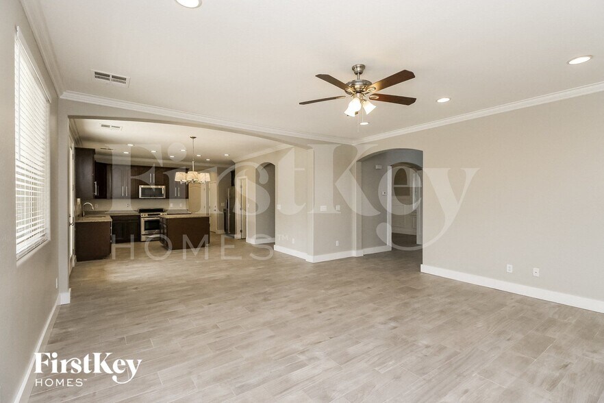 Building Photo - 837 E Cierra Cir