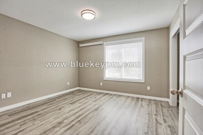 Building Photo - 2 Primary Bedrooms and 2.5 Bathrooms Uptown Vancouver