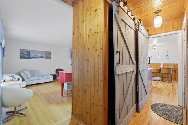 Building Photo - 9728 S Tripp Ave