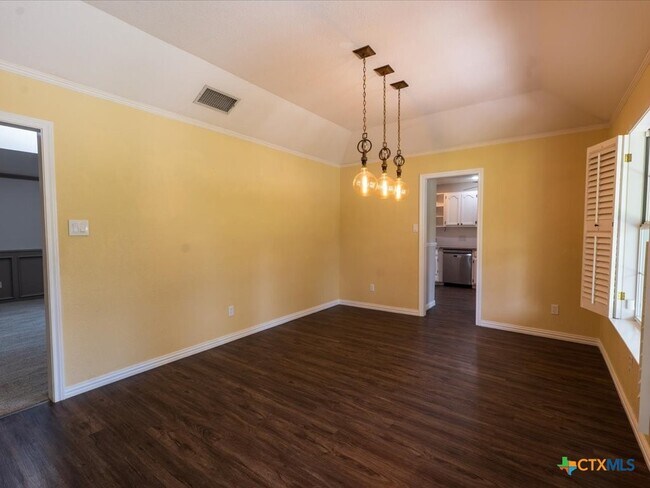 Building Photo - 300 Las Plumas Dr