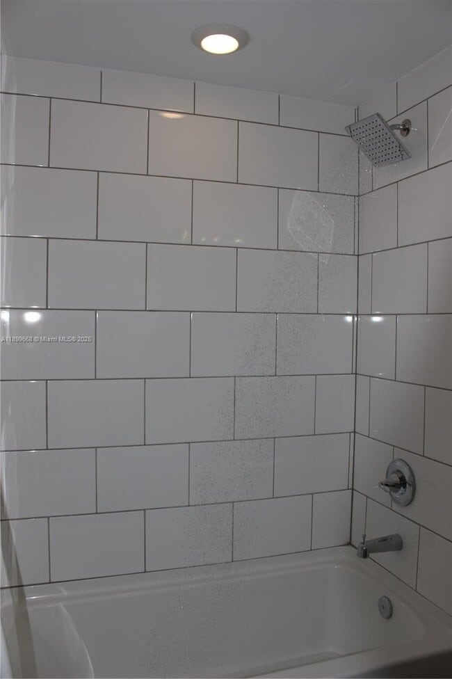 Building Photo - 1138-1114 SW 14th Terrace