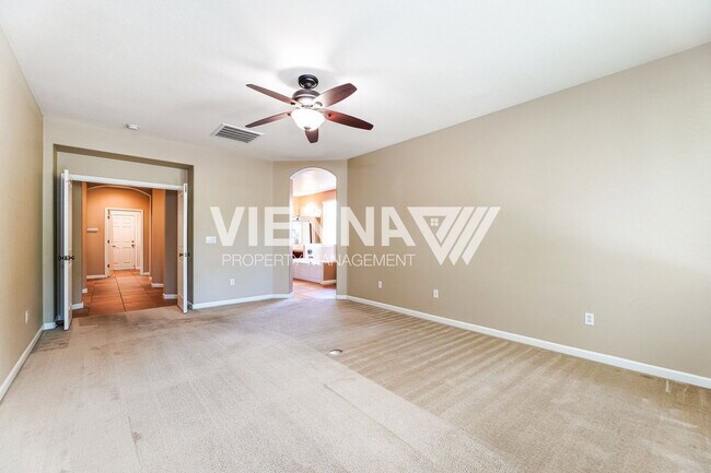 Building Photo - 1014 Waterford Dr