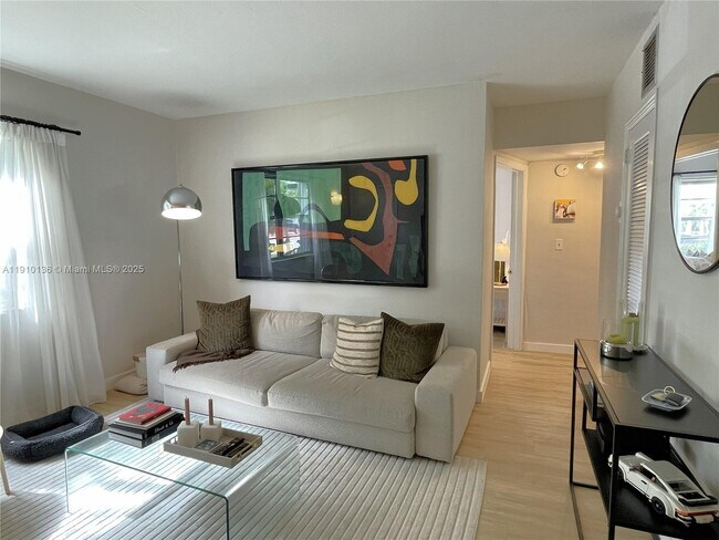 Building Photo - 5545 SW 80th St