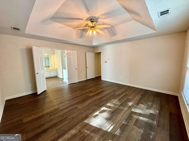 Building Photo - 10920 Glenbarr Dr