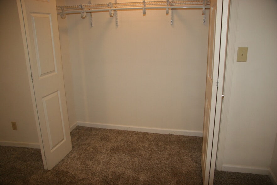 Building Photo - 215 Lincoln St