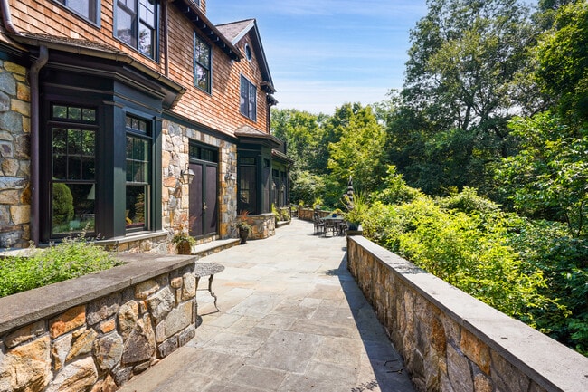 Building Photo - 59 Cat Rock Rd