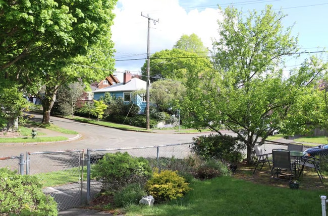 Building Photo - Charming 2-Bedroom Home Near Ballard and Fremont