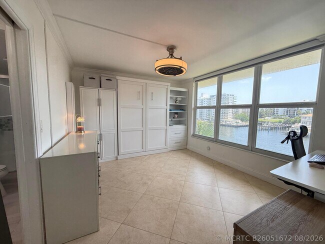 Building Photo - 3180 NE 48th Ct