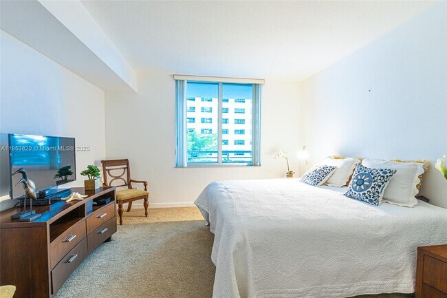 Building Photo - 335 S Biscayne Blvd