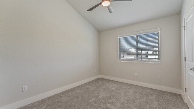 Building Photo - 491 Azurite Rd