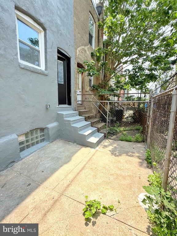 Building Photo - 1520 S Myrtlewood St